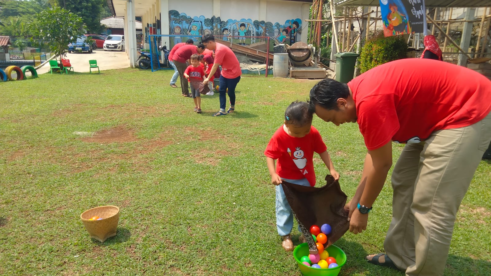 Lomba Memindahkan Bola 