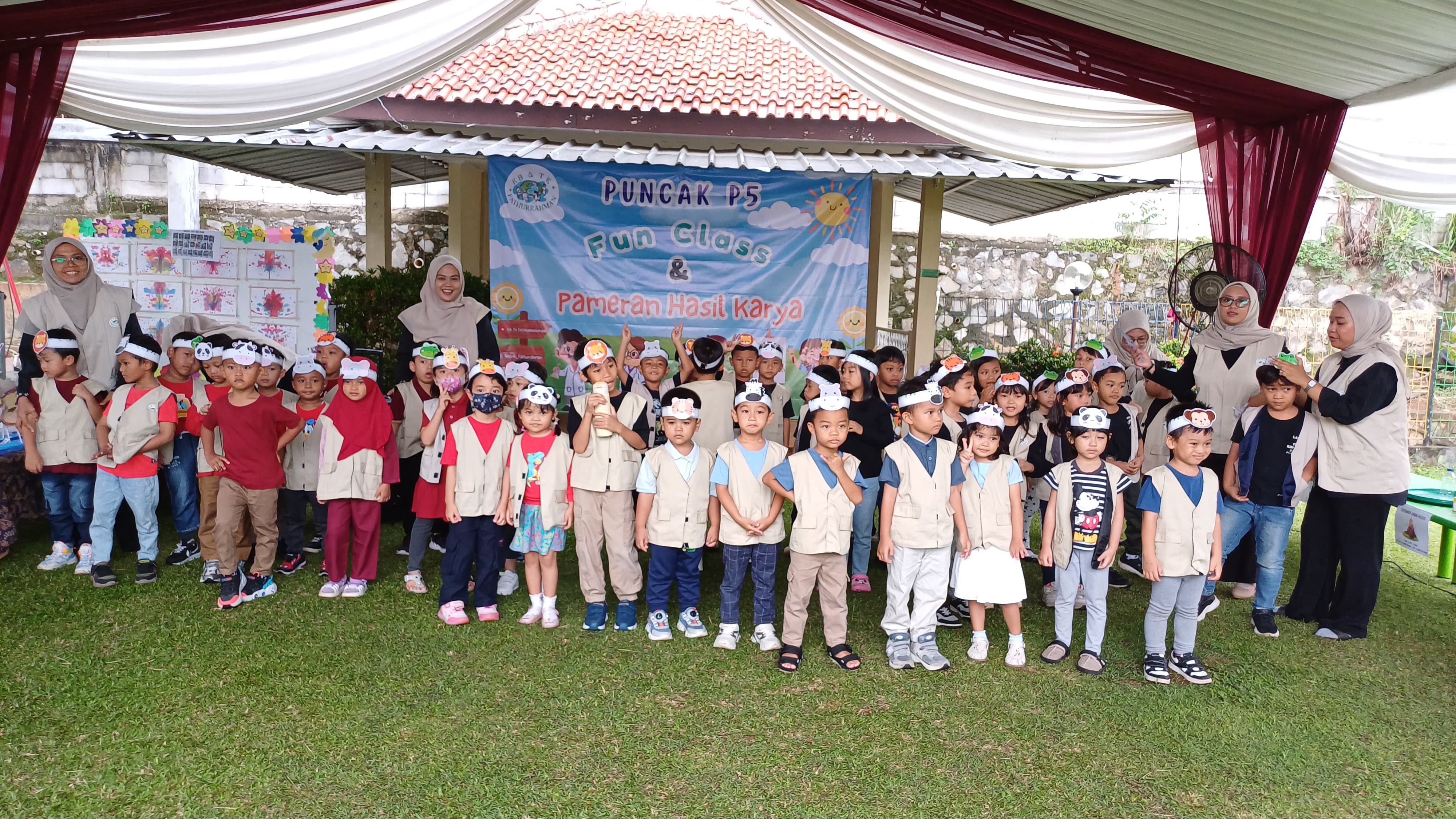 Foto Bersama Di Acara Fun Class & Pameran Hasil Karya